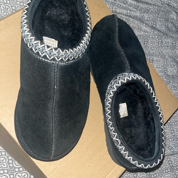 Shoes - Ugg slipper size 8